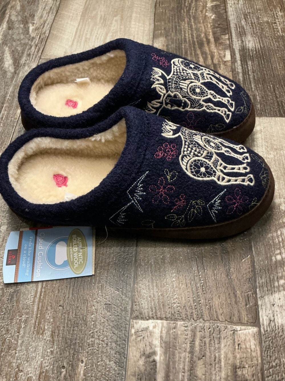 Acorn Navy Embroidered Slip-On Slipper Size 8/9 - Picture 15 of 16